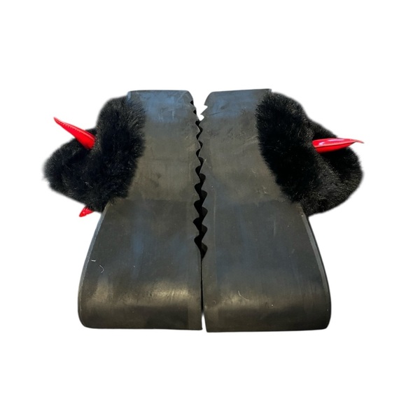 Current Mood “Fight my Demon Devil Horn Slides” Faux Fur Platform Slides Size 9 - Picture 2 of 7
